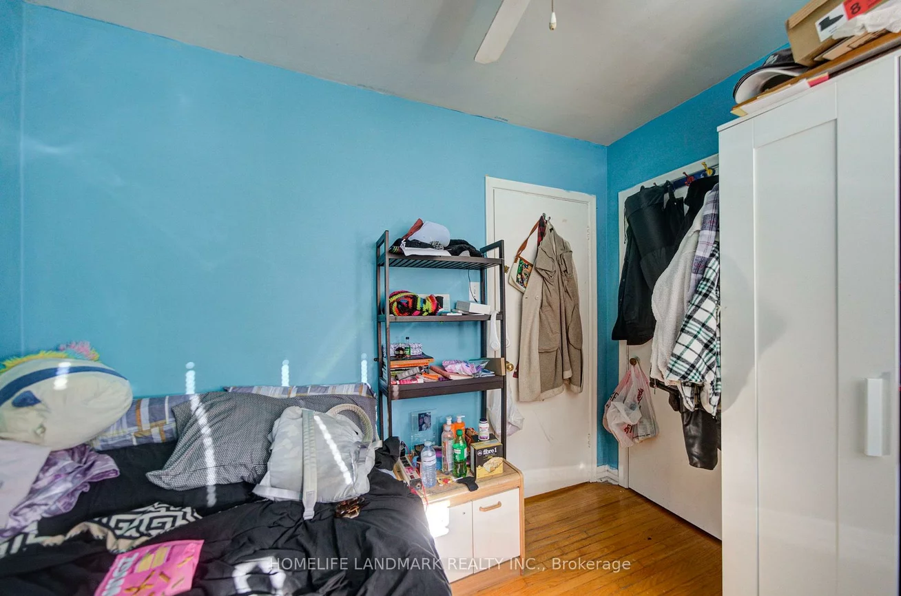 827, Cosburn, Woodbine-Lumsden, Toronto