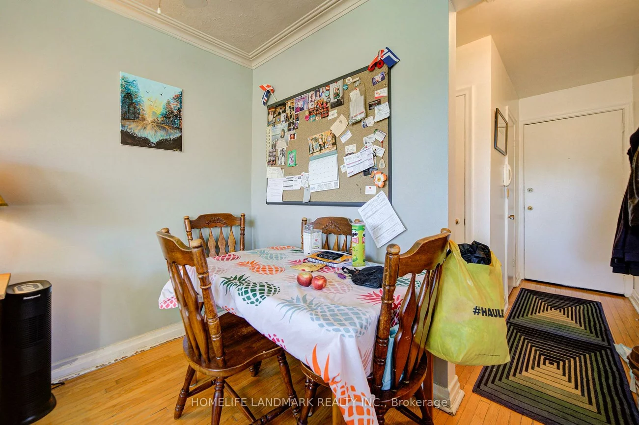 827, Cosburn, Woodbine-Lumsden, Toronto
