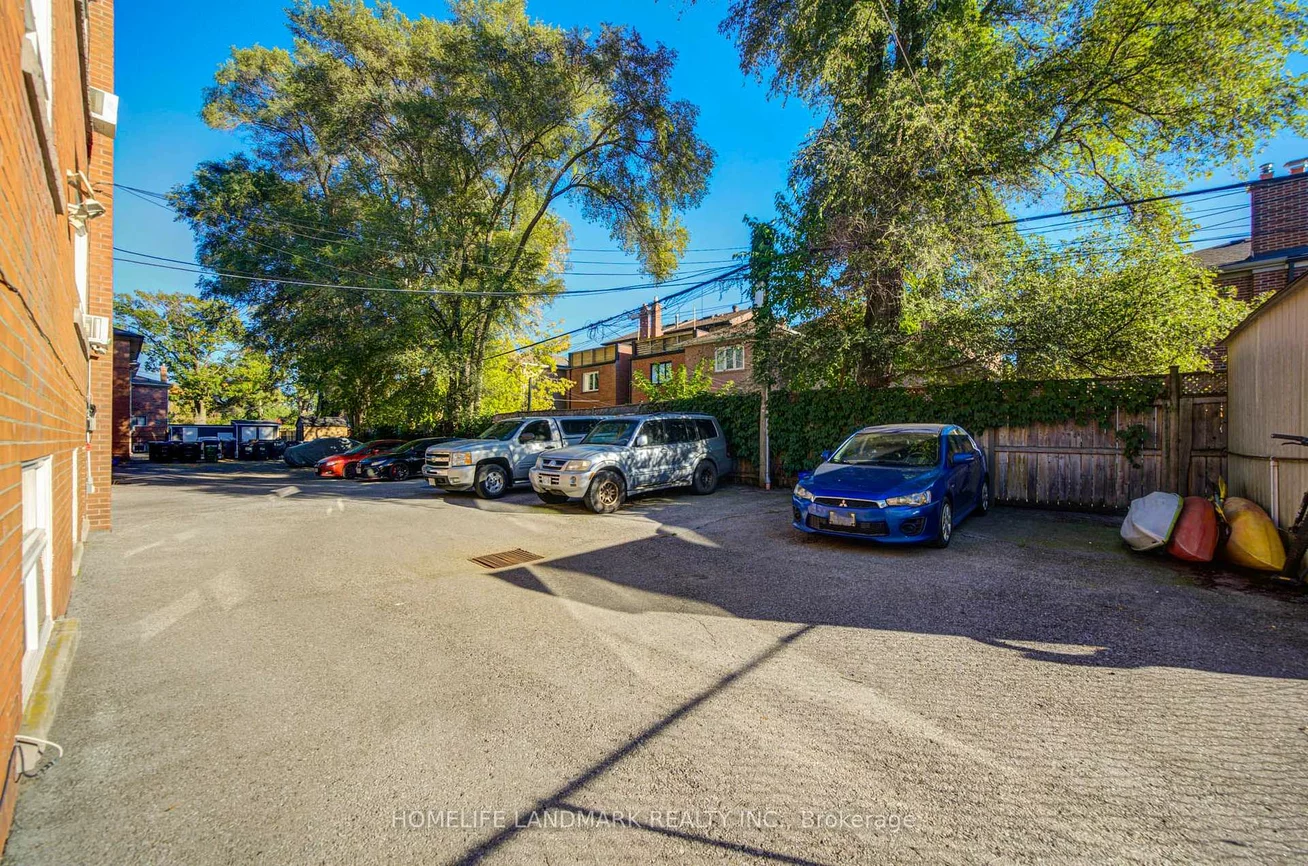 827, Cosburn, Woodbine-Lumsden, Toronto