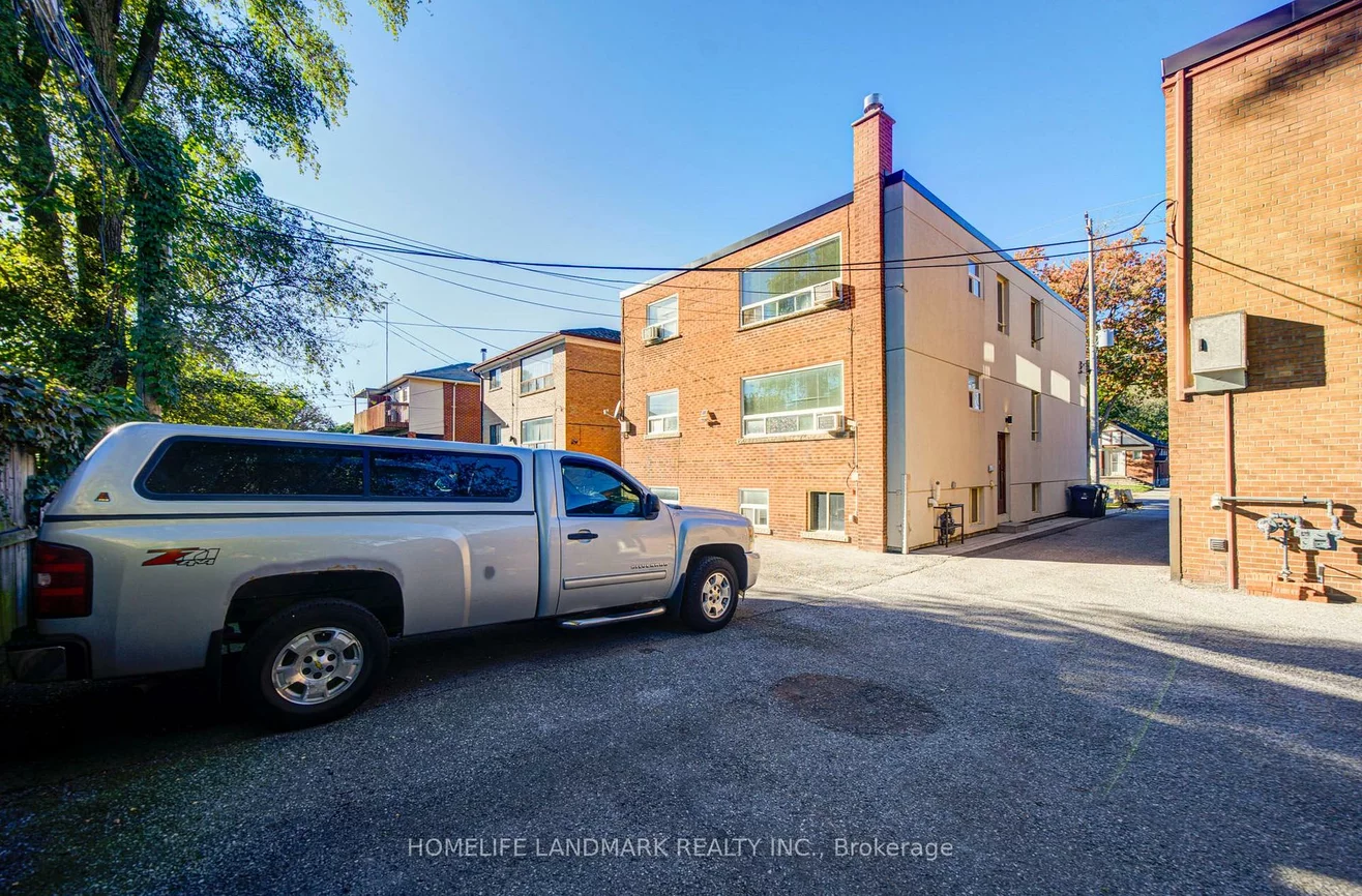 827, Cosburn, Woodbine-Lumsden, Toronto