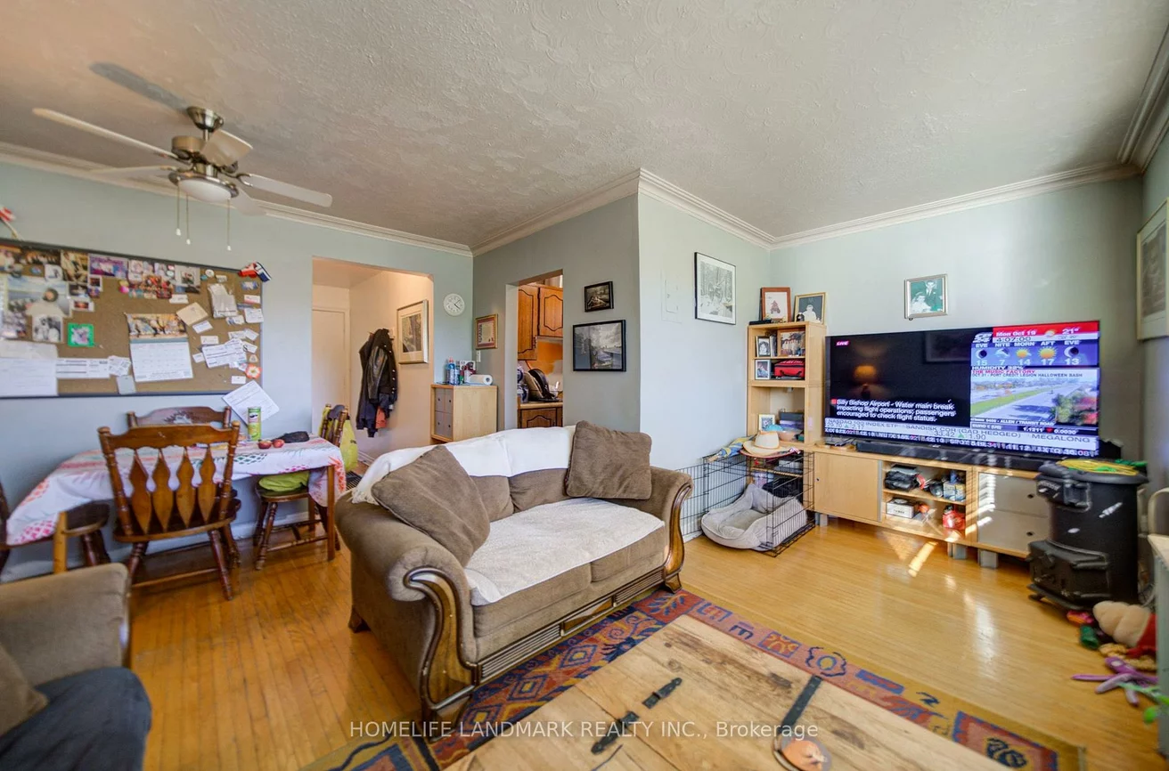 827, Cosburn, Woodbine-Lumsden, Toronto