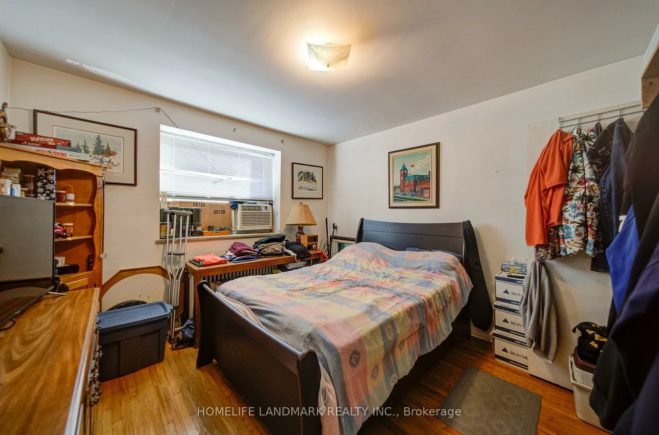 827, Cosburn, Woodbine-Lumsden, Toronto