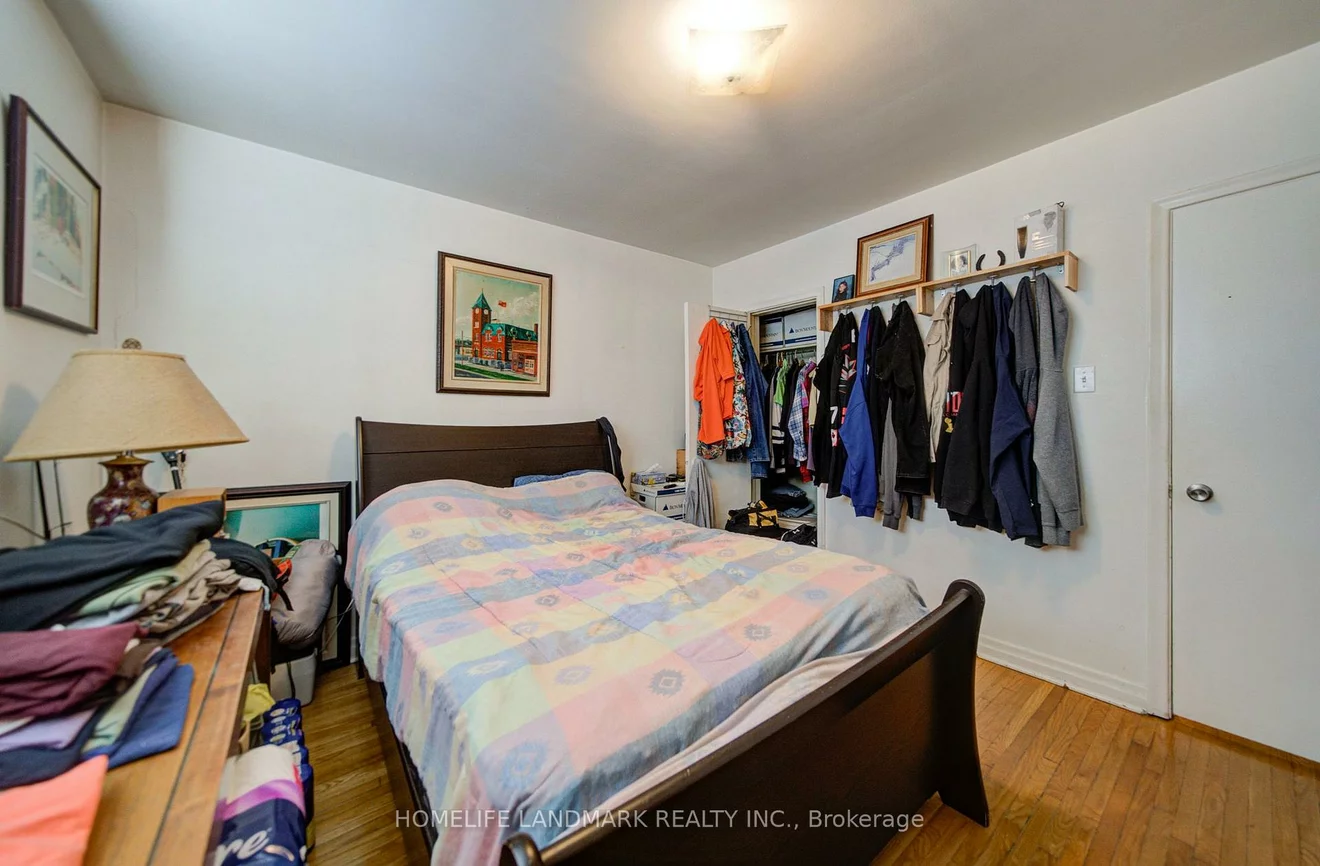 827, Cosburn, Woodbine-Lumsden, Toronto