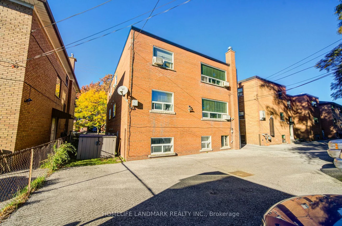 827, Cosburn, Woodbine-Lumsden, Toronto