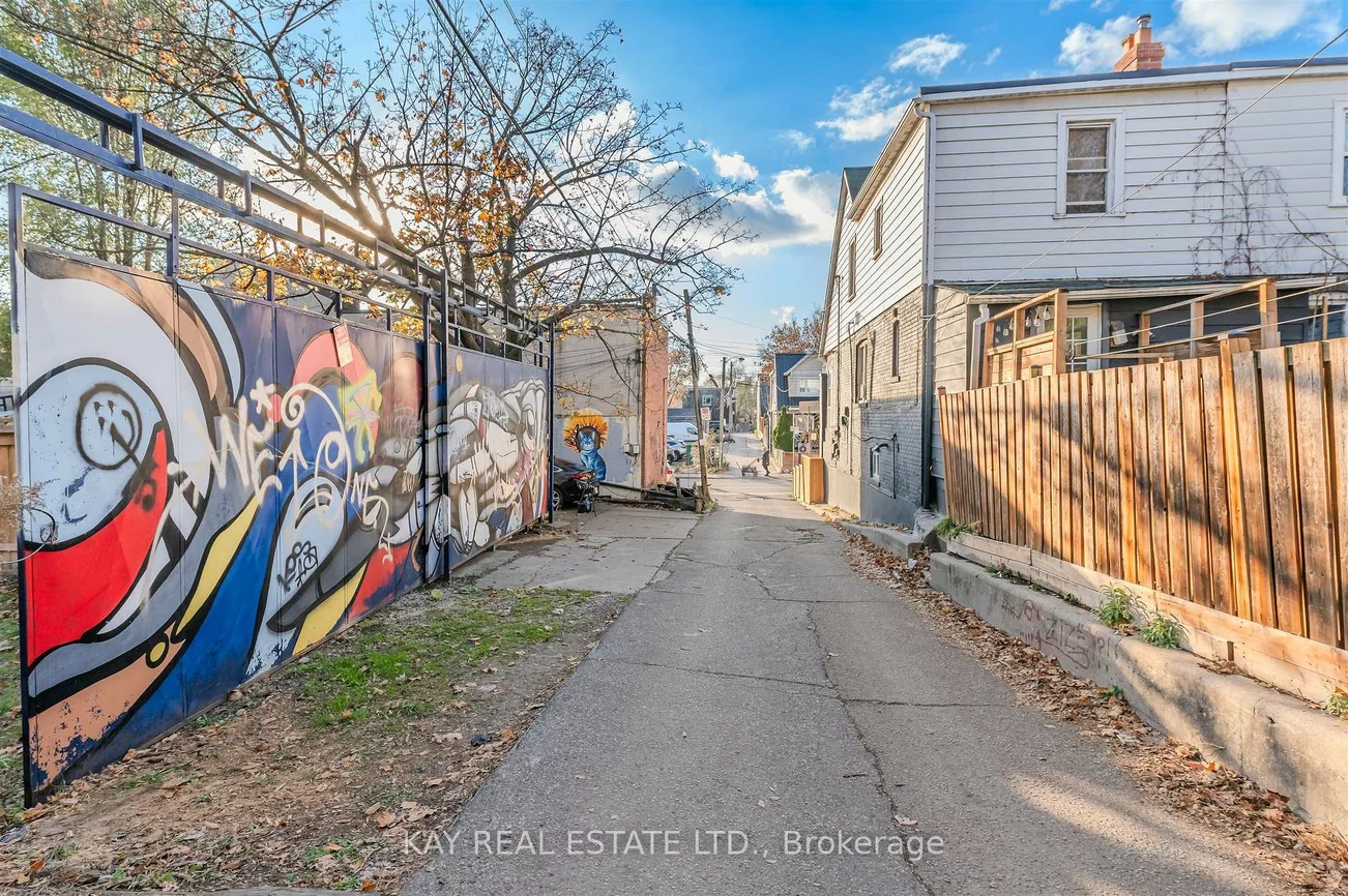 1394, Gerrard, Greenwood-Coxwell, Toronto