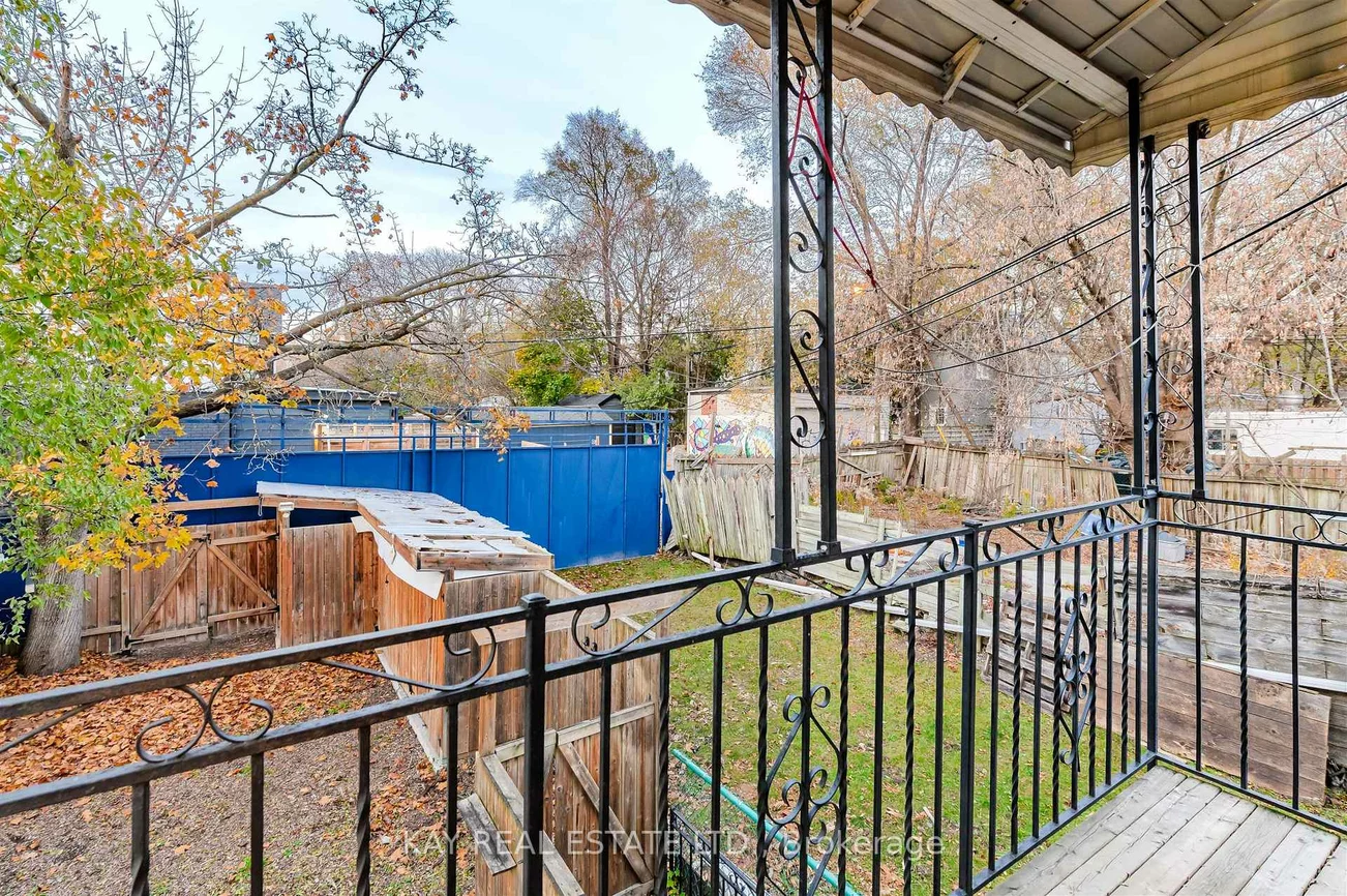 1394, Gerrard, Greenwood-Coxwell, Toronto