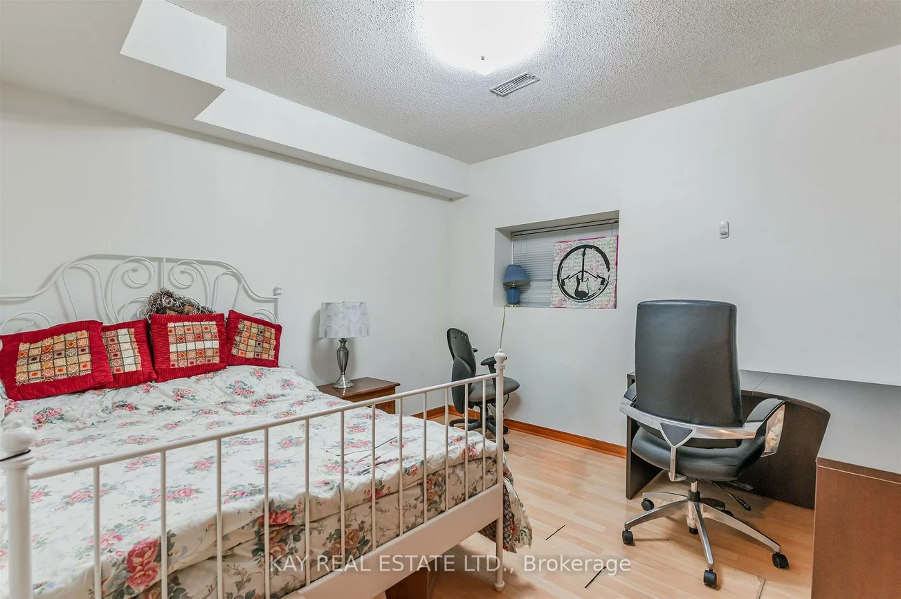 1394, Gerrard, Greenwood-Coxwell, Toronto