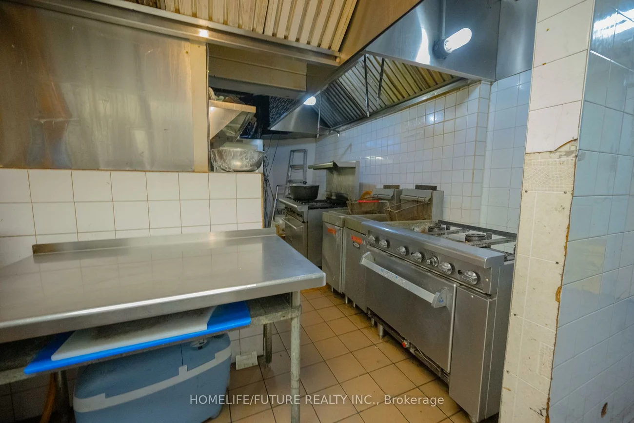 880, Ellesmere, Dorset Park, Toronto