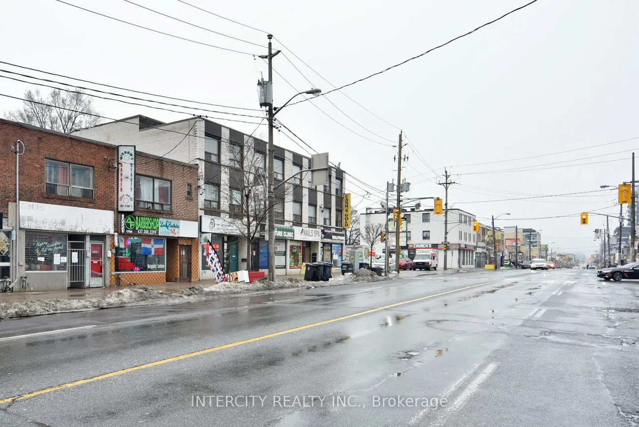 1750, Eglinton, Briar Hill-Belgravia, Toronto