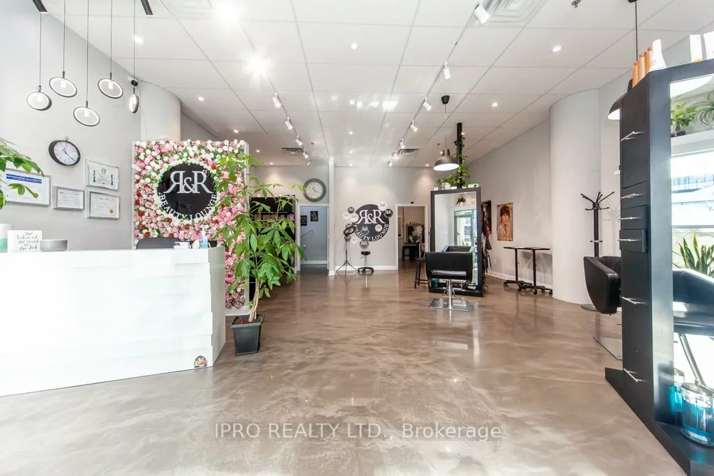 272, Manitoba, Mimico, Toronto
