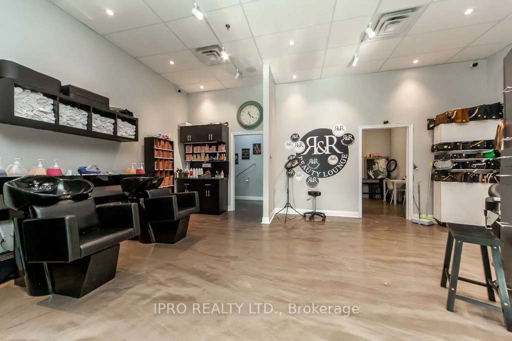 272, Manitoba, Mimico, Toronto