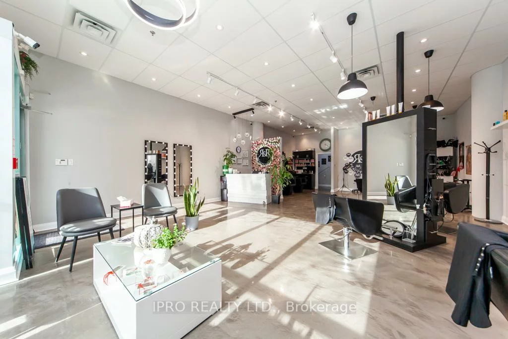 272, Manitoba, Mimico, Toronto