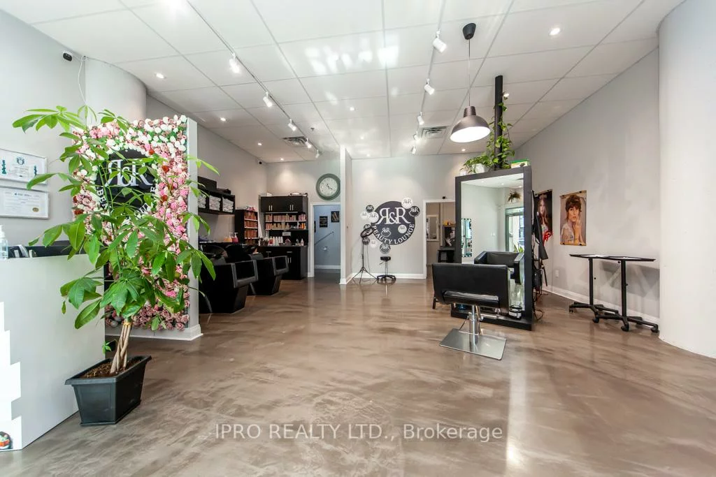 272, Manitoba, Mimico, Toronto