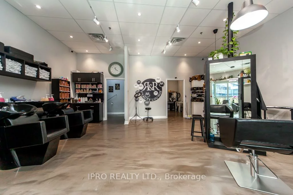 272, Manitoba, Mimico, Toronto