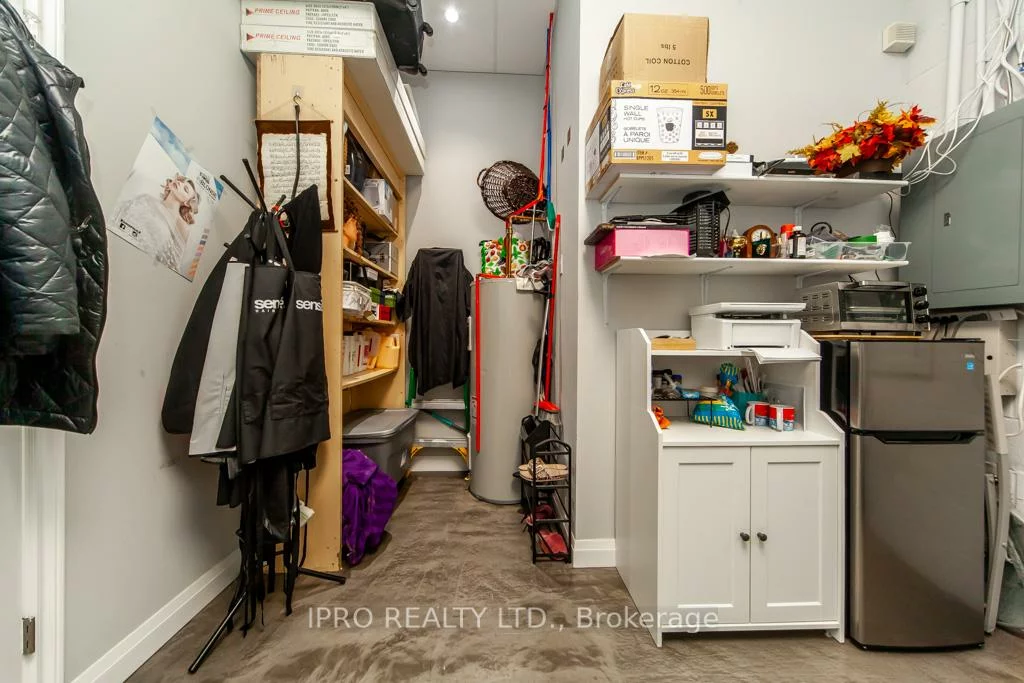 272, Manitoba, Mimico, Toronto