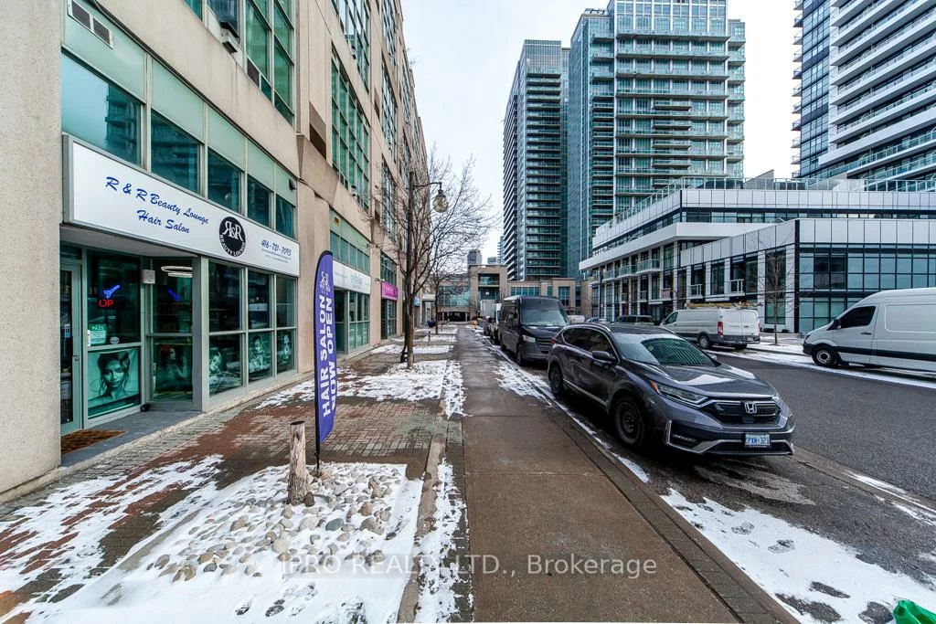 272, Manitoba, Mimico, Toronto