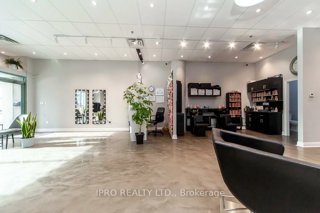 272, Manitoba, Mimico, Toronto