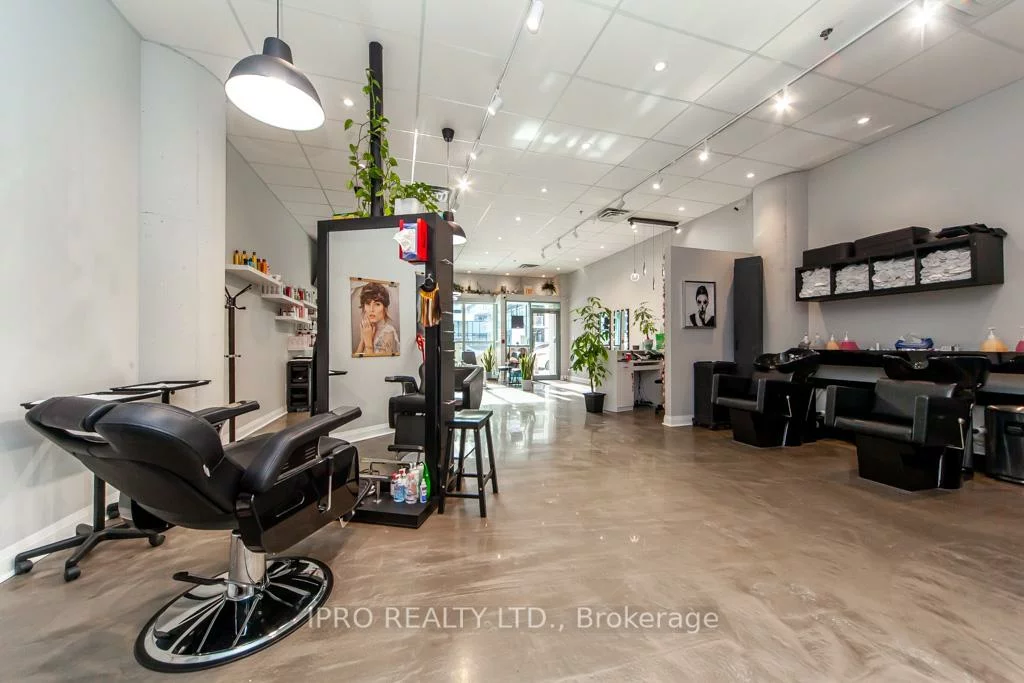 272, Manitoba, Mimico, Toronto