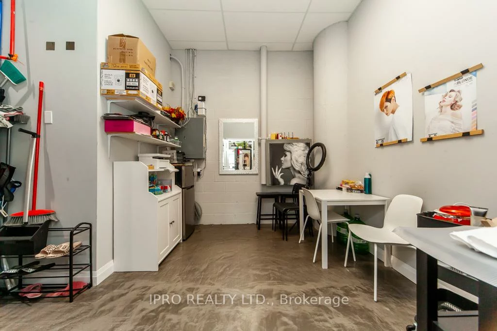 272, Manitoba, Mimico, Toronto