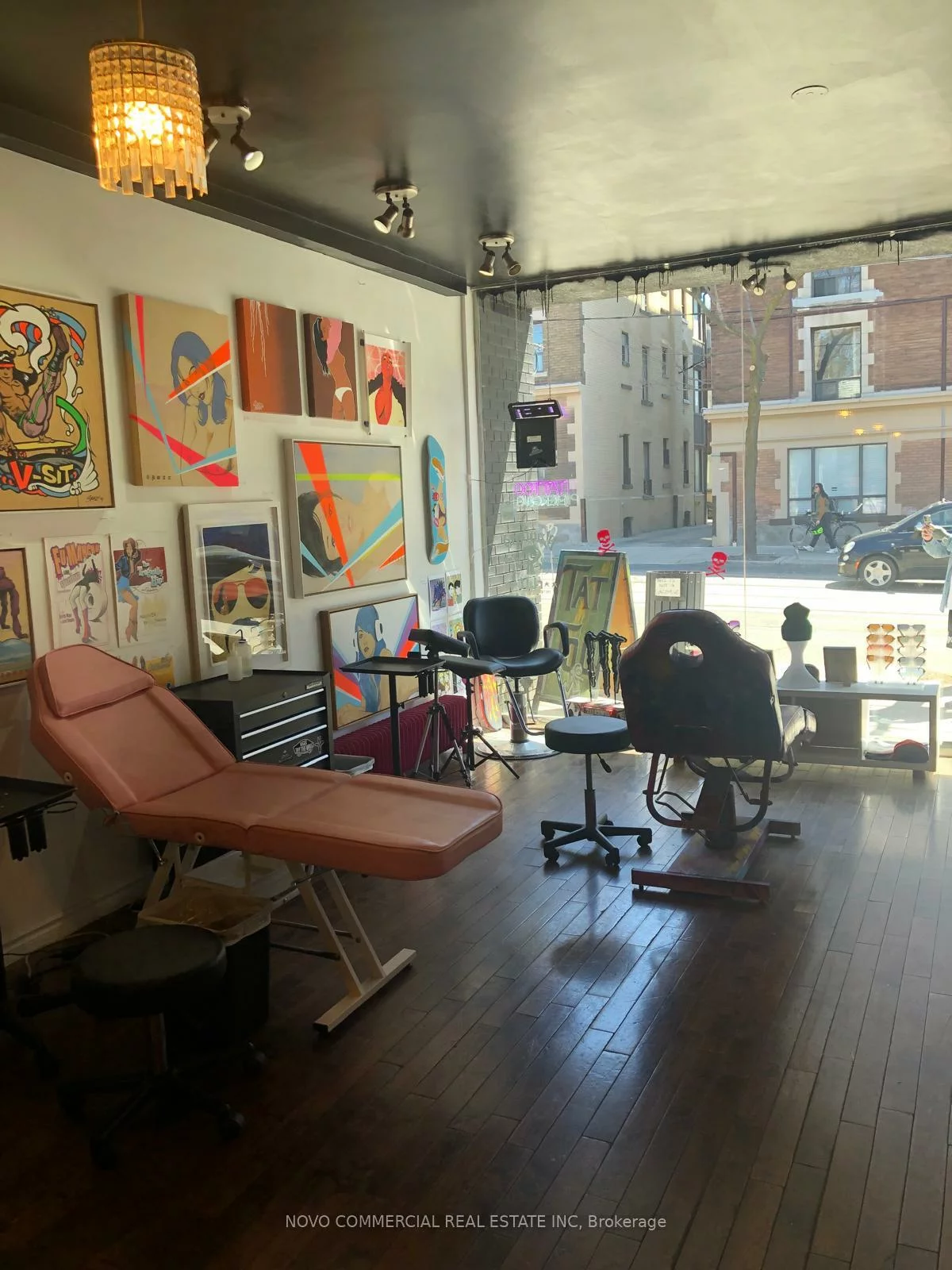 1696, Queen, Roncesvalles, Toronto