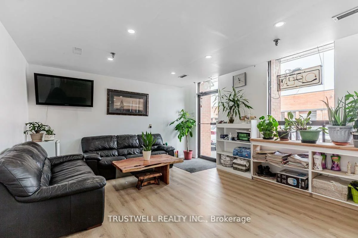 750, Oakdale, Glenfield-Jane Heights, Toronto