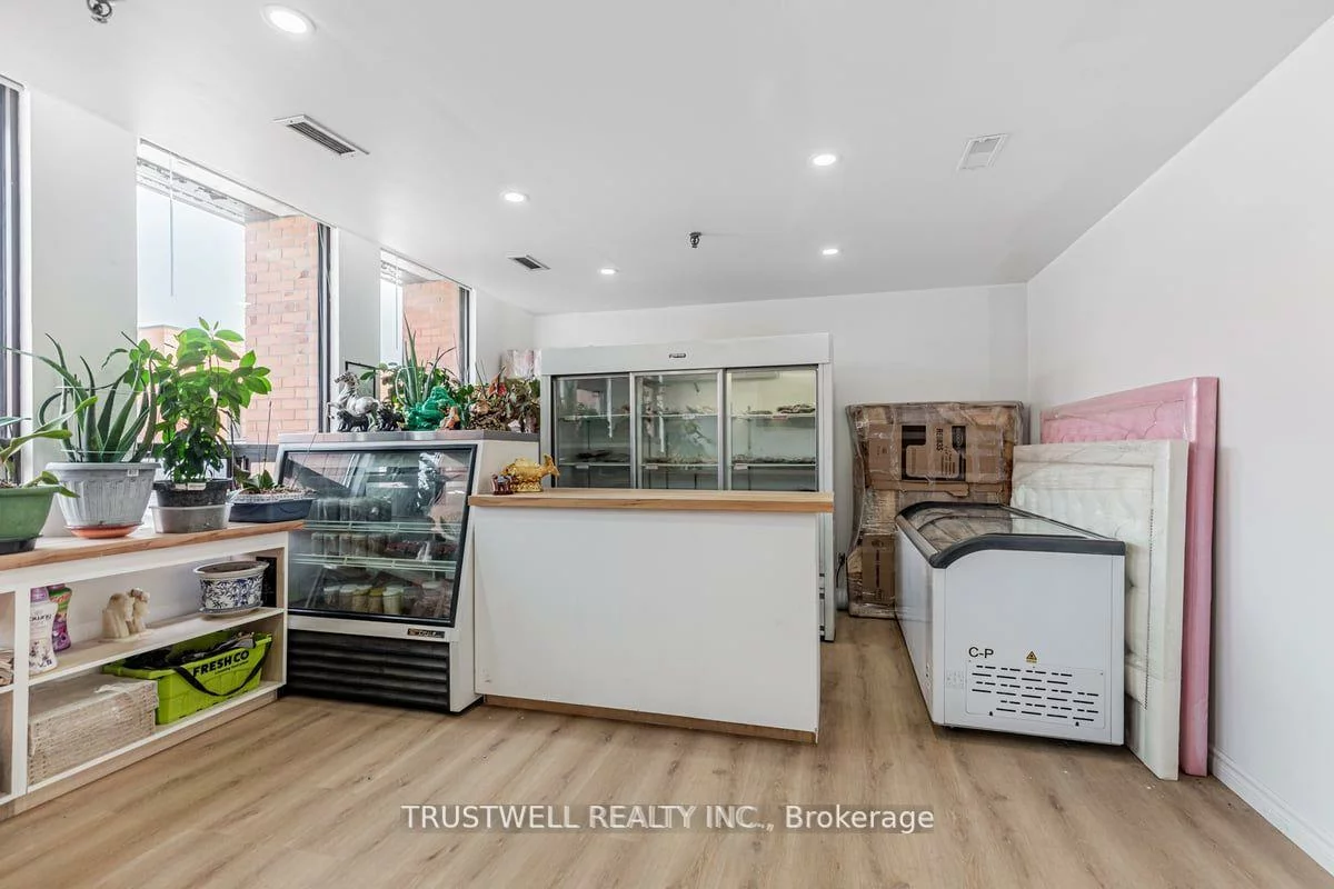750, Oakdale, Glenfield-Jane Heights, Toronto