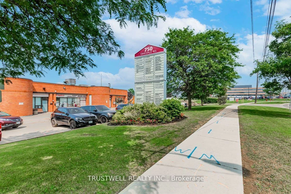 750, Oakdale, Glenfield-Jane Heights, Toronto