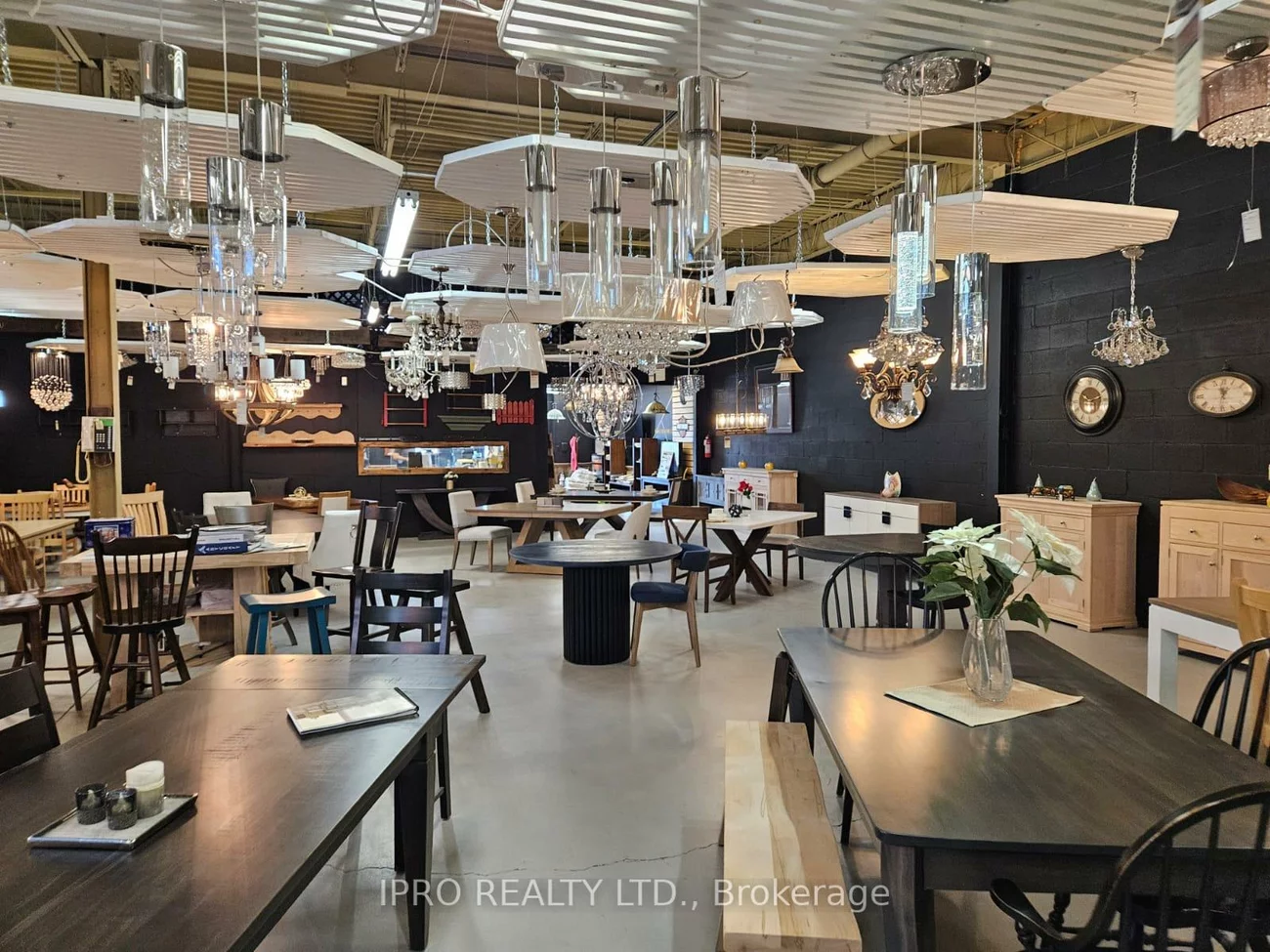 24, Ronson, West Humber-Clairville, Toronto