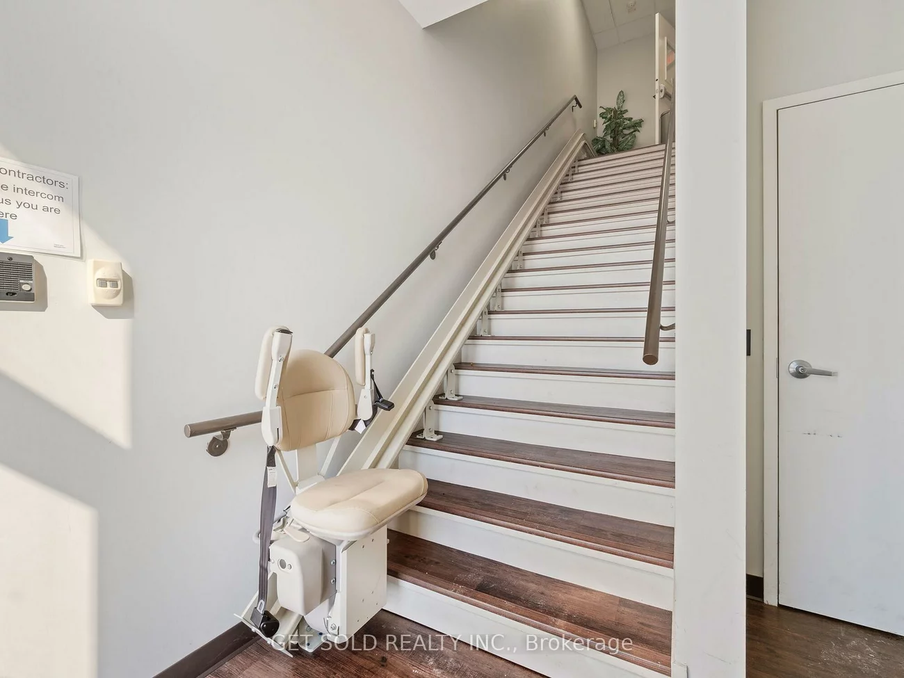 650, Fenmar, Humber Summit, Toronto