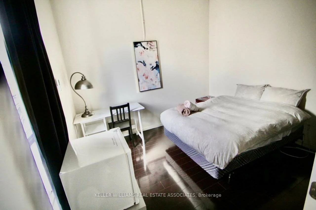 83, Elm, South Parkdale, Toronto