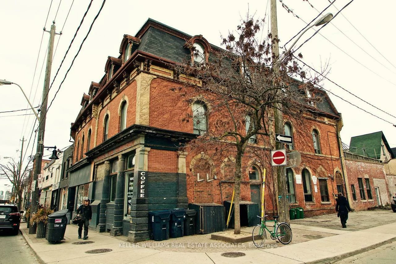 83, Elm, South Parkdale, Toronto