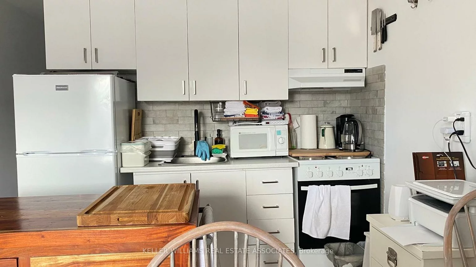83, Elm, South Parkdale, Toronto