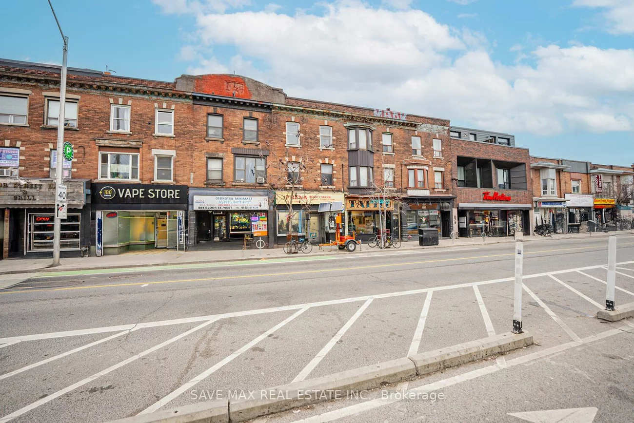 886, Bloor, Dovercourt-Wallace Emerson-Junction, Toronto