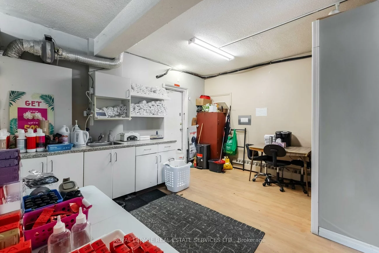 727, The Queensway, Stonegate-Queensway, Toronto
