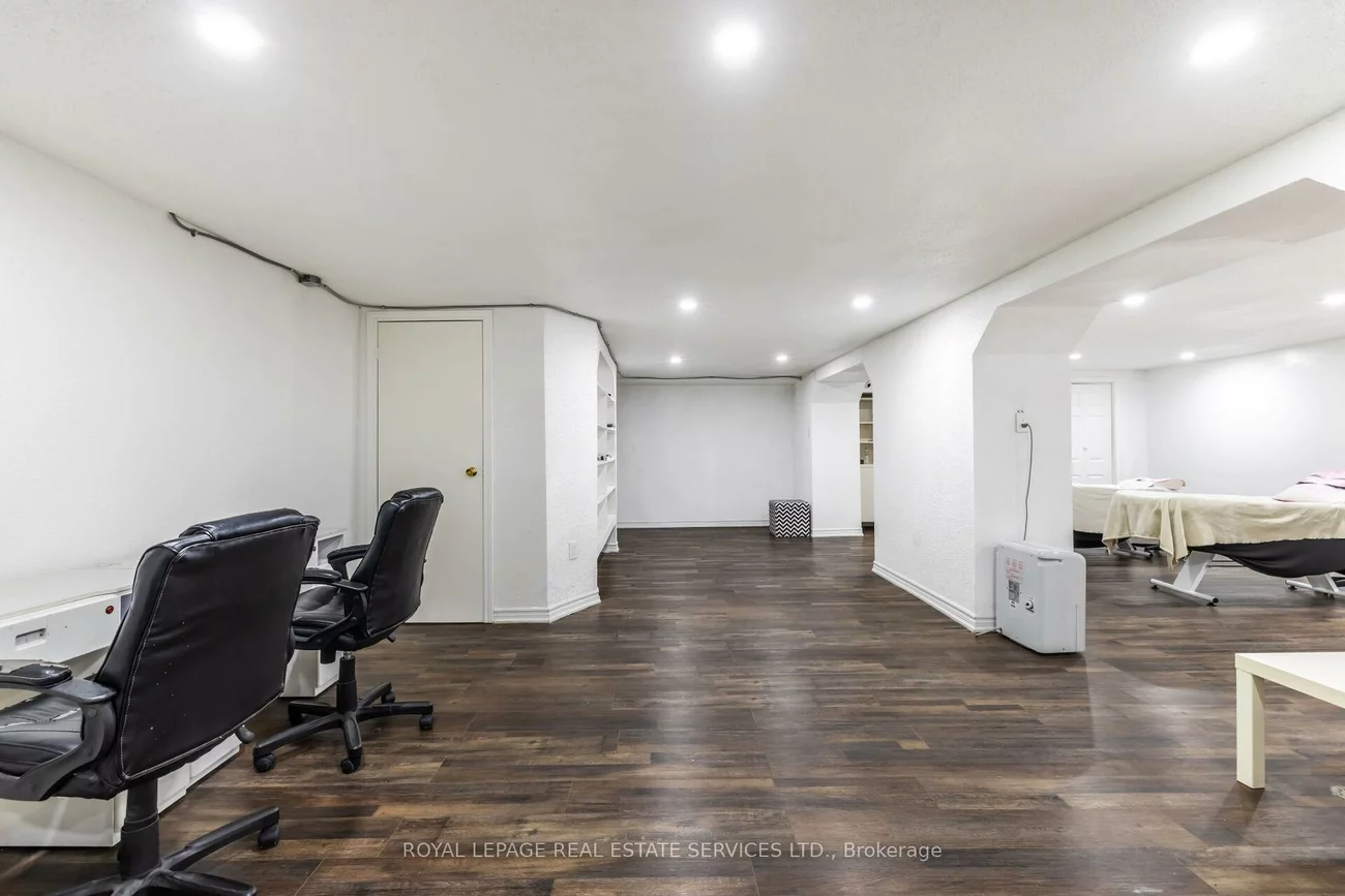 727, The Queensway, Stonegate-Queensway, Toronto