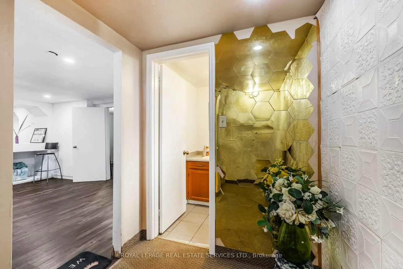 727, The Queensway, Stonegate-Queensway, Toronto