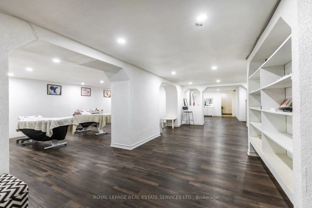 727, The Queensway, Stonegate-Queensway, Toronto
