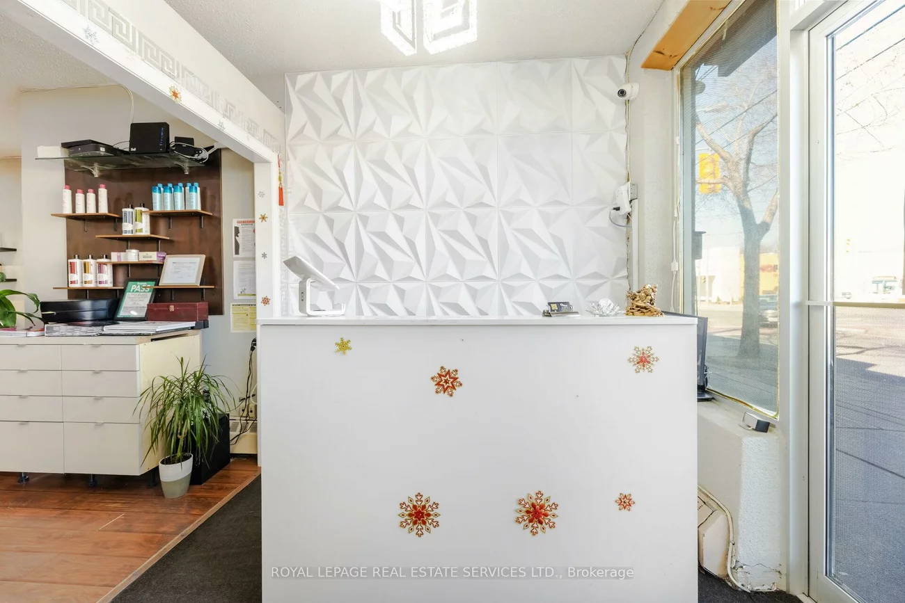 727, The Queensway, Stonegate-Queensway, Toronto