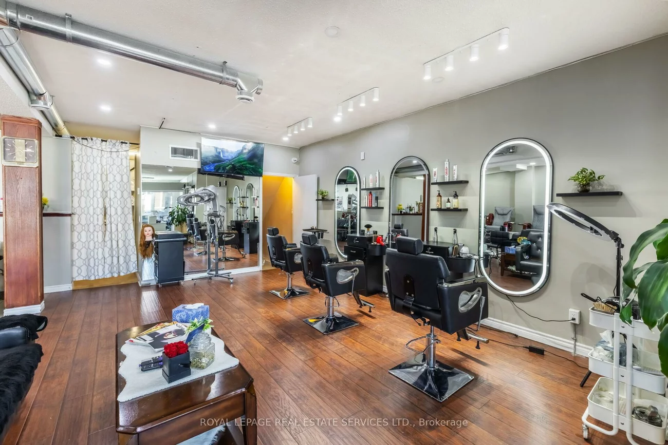 727, The Queensway, Stonegate-Queensway, Toronto