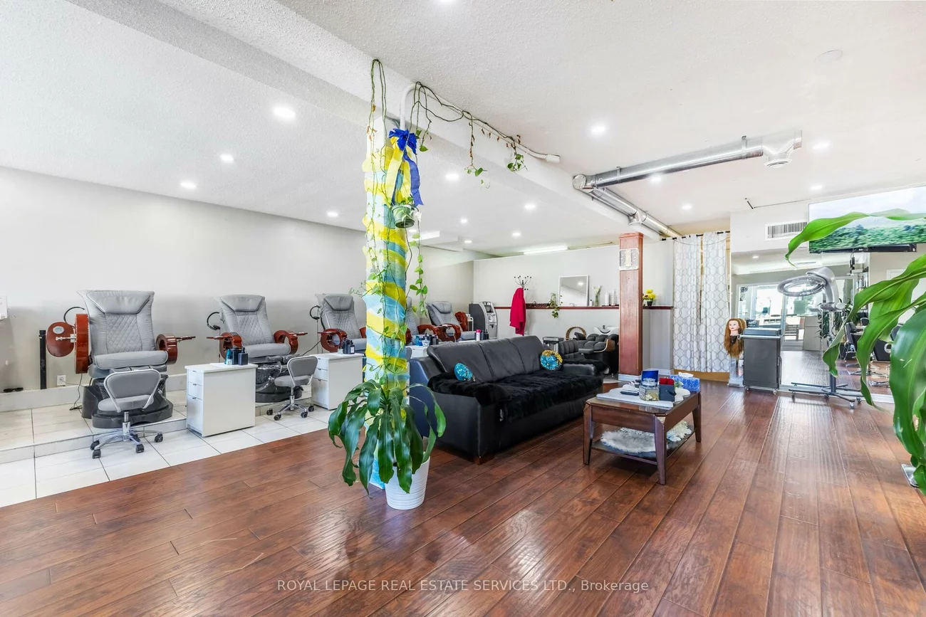 727, The Queensway, Stonegate-Queensway, Toronto