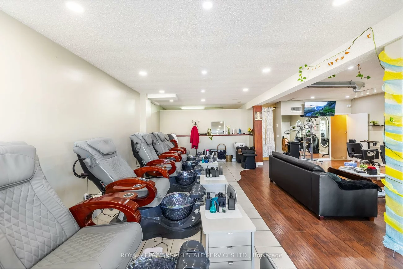 727, The Queensway, Stonegate-Queensway, Toronto