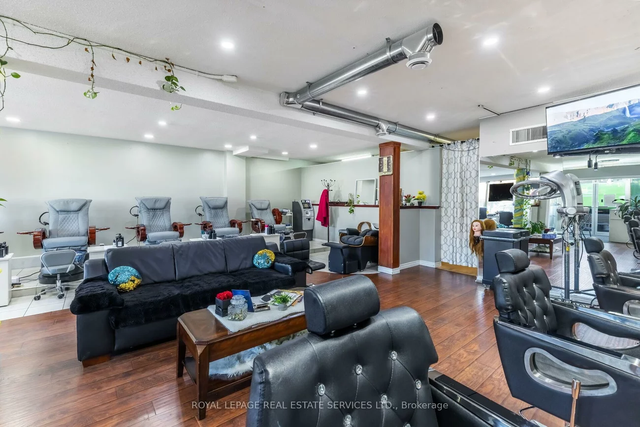 727, The Queensway, Stonegate-Queensway, Toronto
