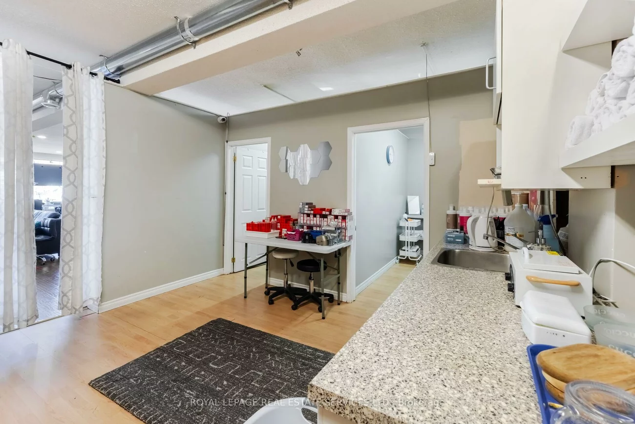 727, The Queensway, Stonegate-Queensway, Toronto