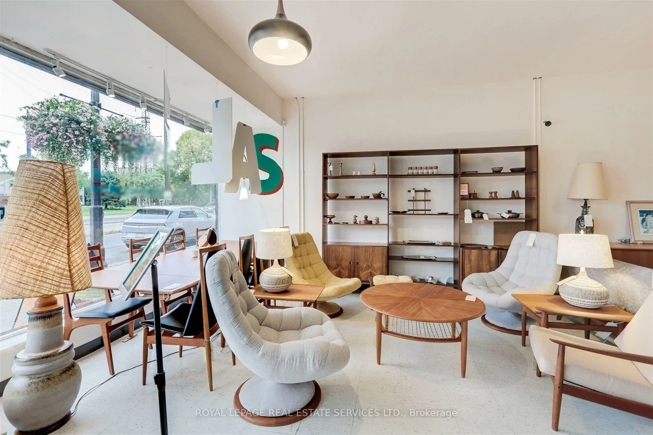 1639, St Clair, Weston-Pellam Park, Toronto