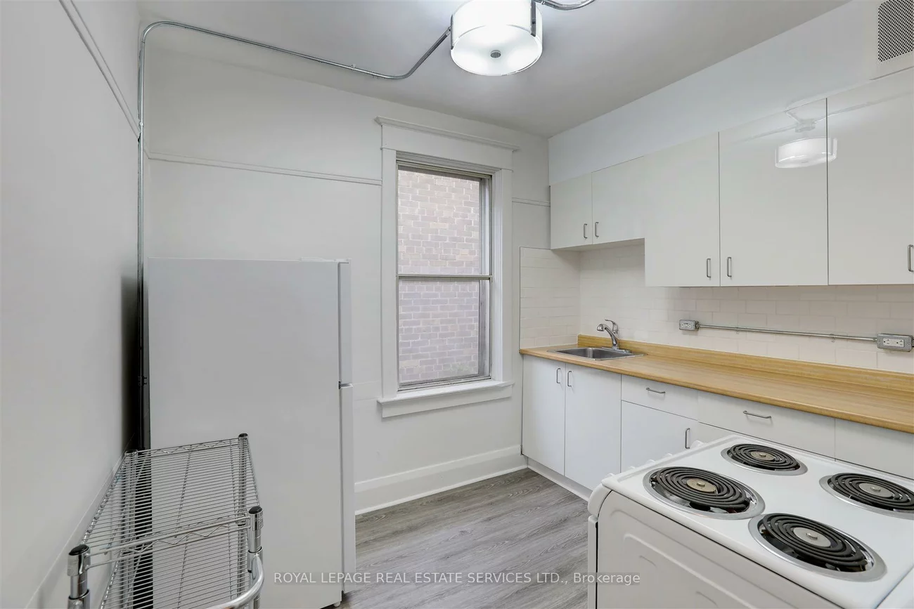 1639, St Clair, Weston-Pellam Park, Toronto