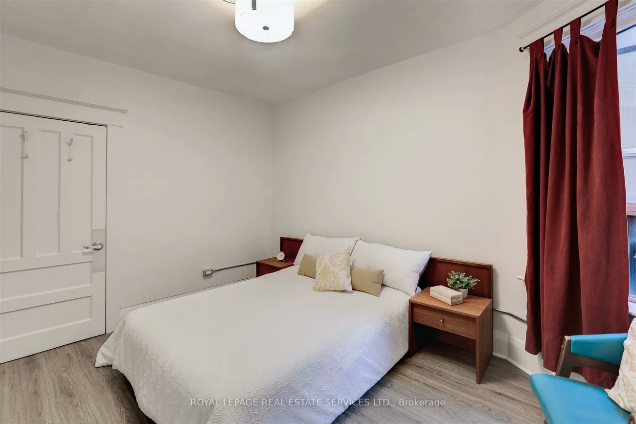 1639, St Clair, Weston-Pellam Park, Toronto