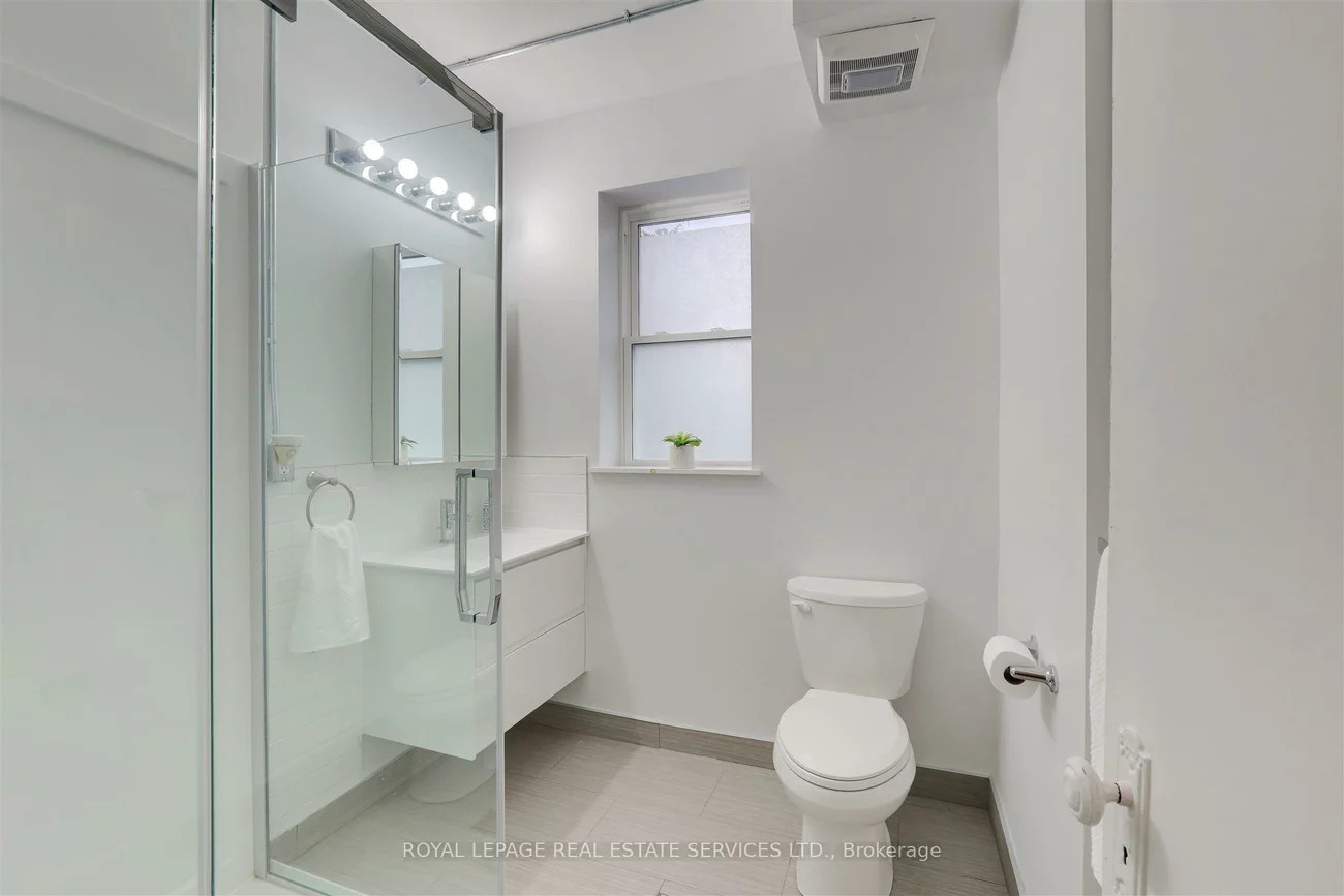1639, St Clair, Weston-Pellam Park, Toronto