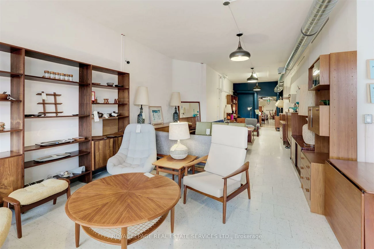 1639, St Clair, Weston-Pellam Park, Toronto