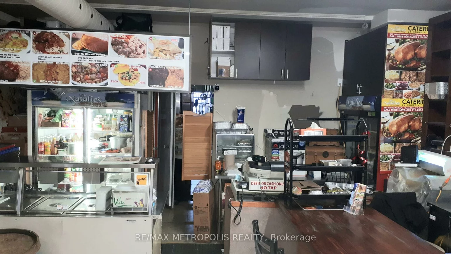 5118, Dundas, Islington-City Centre West, Toronto