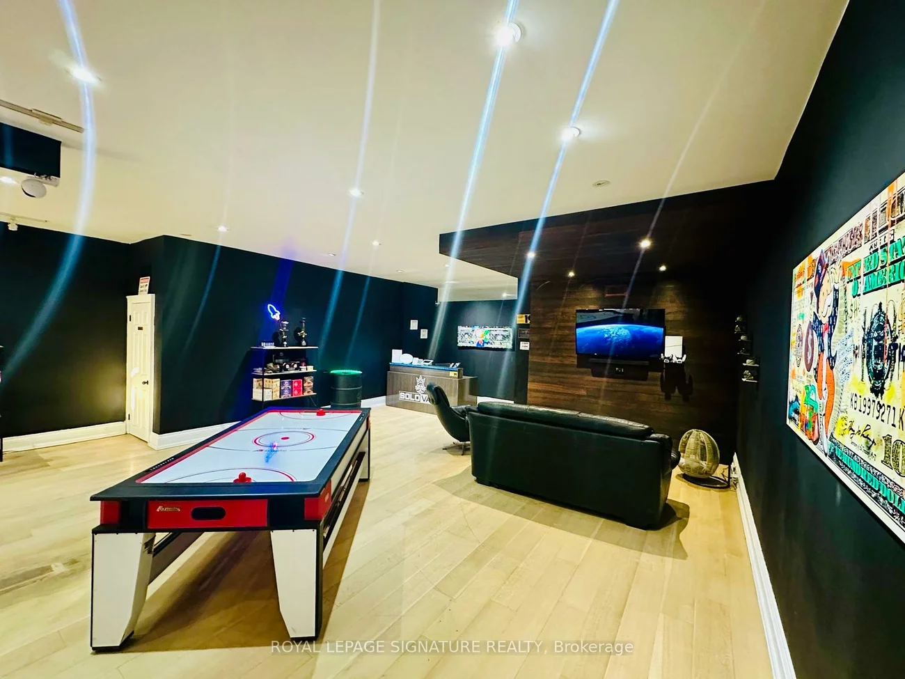 2487, Dufferin, Briar Hill-Belgravia, Toronto